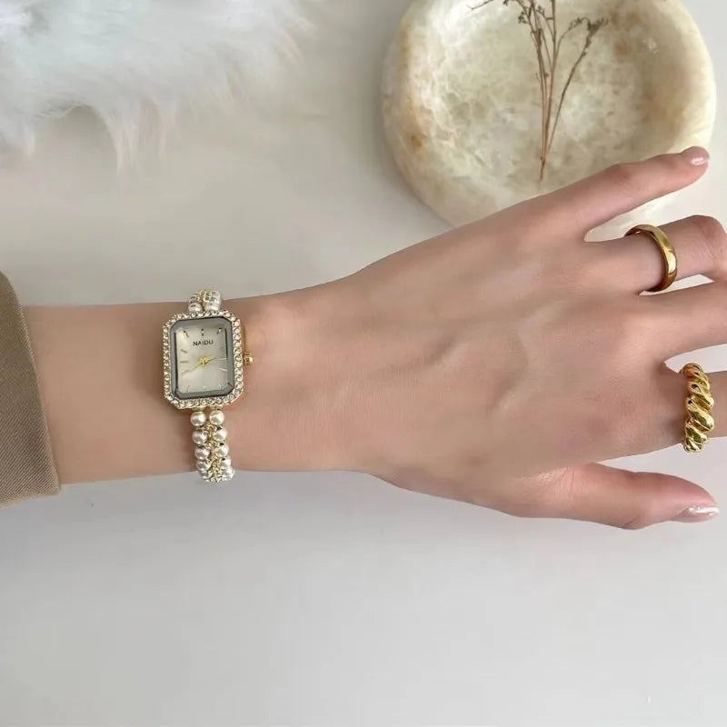 Luxury Women Bracelet Watch Fashion Small Square Dial Ladies Vintage Shell Pearls Chain Quartz Wristwatch Female Clock Wholesale Vera Lux