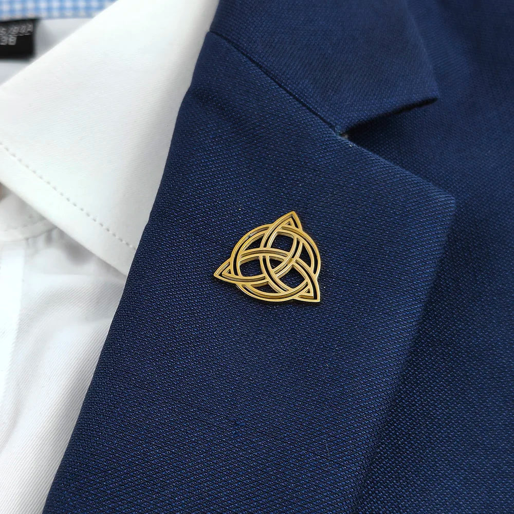 New round Celtic knot men's lapel pin, stainless steel gold-plated badge, black brooch for suit accessories, gift for father Vera Lux