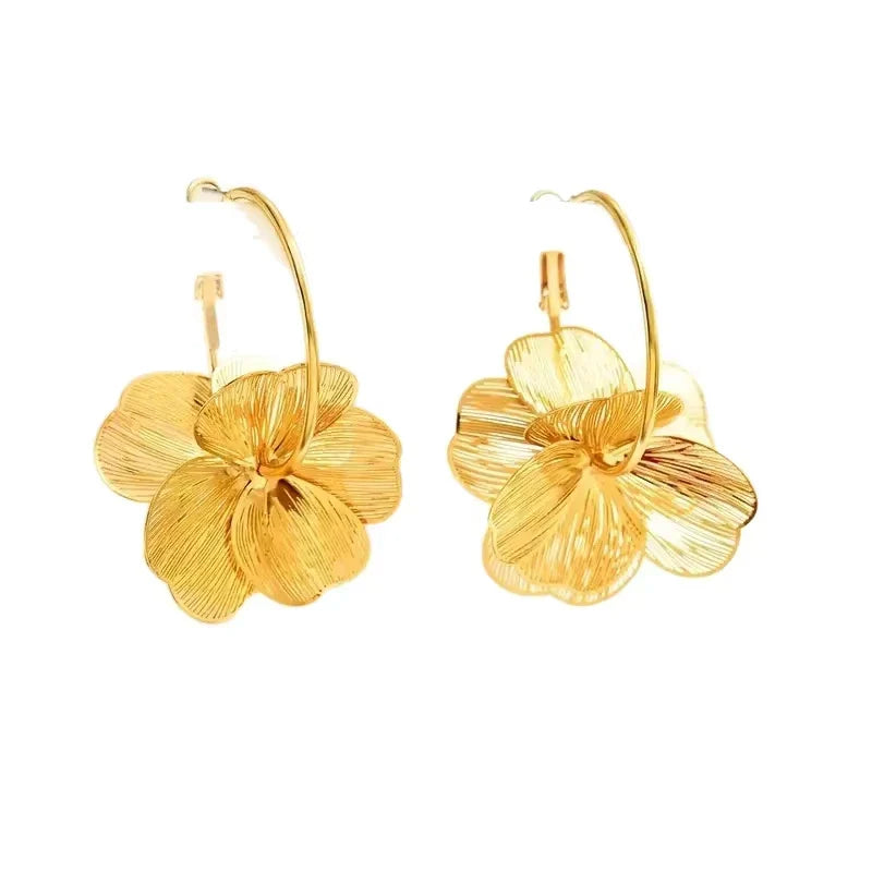 Exquisite Butterfly Flower Pendant Earrings Golden Vintage Earring Fashion Wedding Party Jewelry Accessories Vera Lux