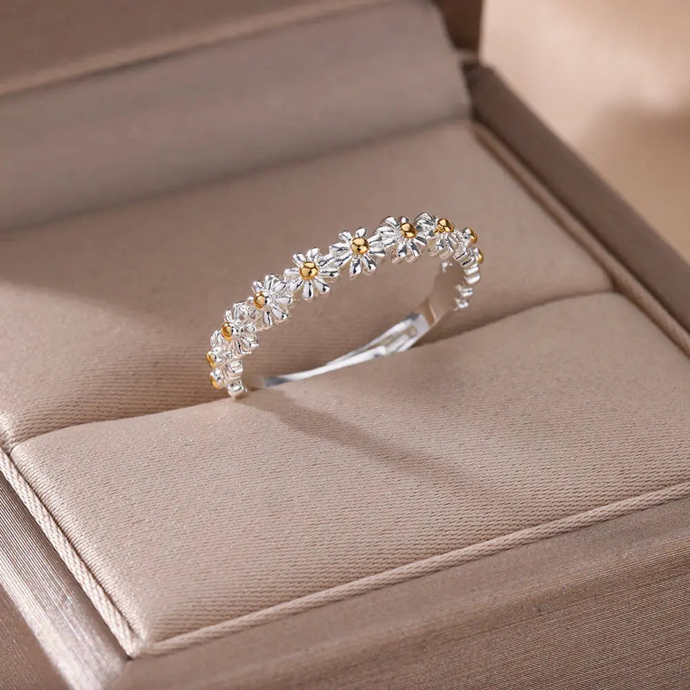 Vintage Daisy Rings For Women Cute Flower Ring Adjustable Open Cuff Wedding Engagement Rings Female Jewelry Bague Vera Lux
