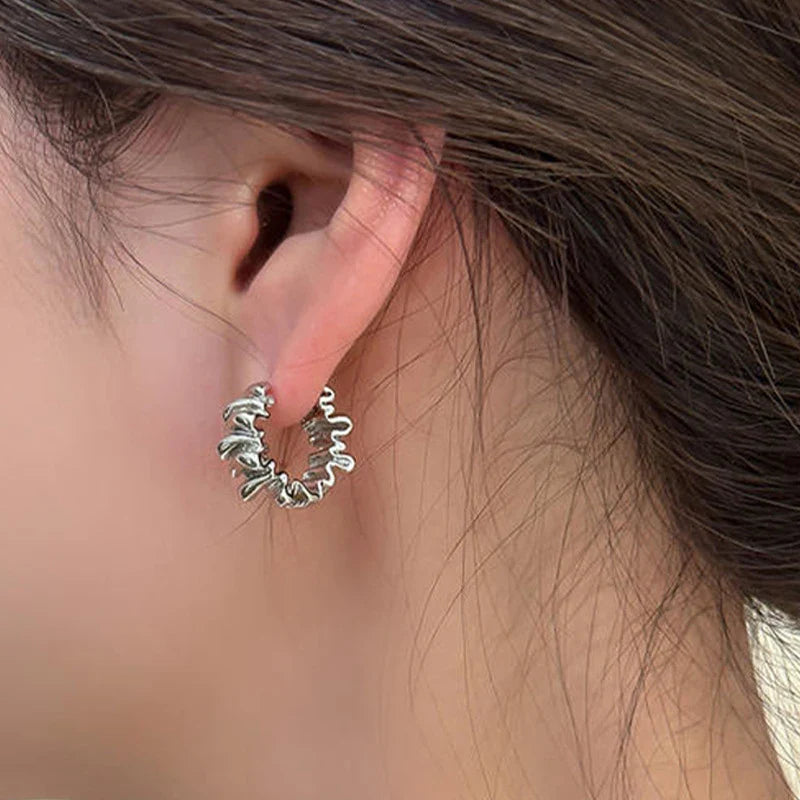 Irregular Wavy Pleated Earrings for Women Retro Trendy Copper Metal Earrings Design Simple Temperament Senior Fashion Jewelry Vera Lux