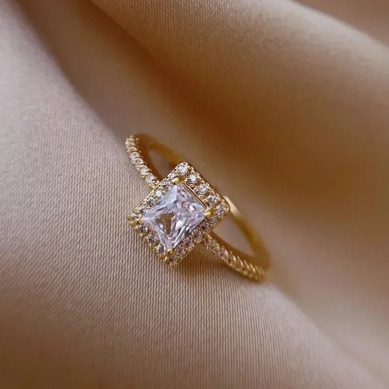 Hot Sales Fashion Retro Zircon Ring Simple Gold Color Acrylic Crystal Ring for Women Trendy Jewelry Accessories Adjustable Ring Femstylo