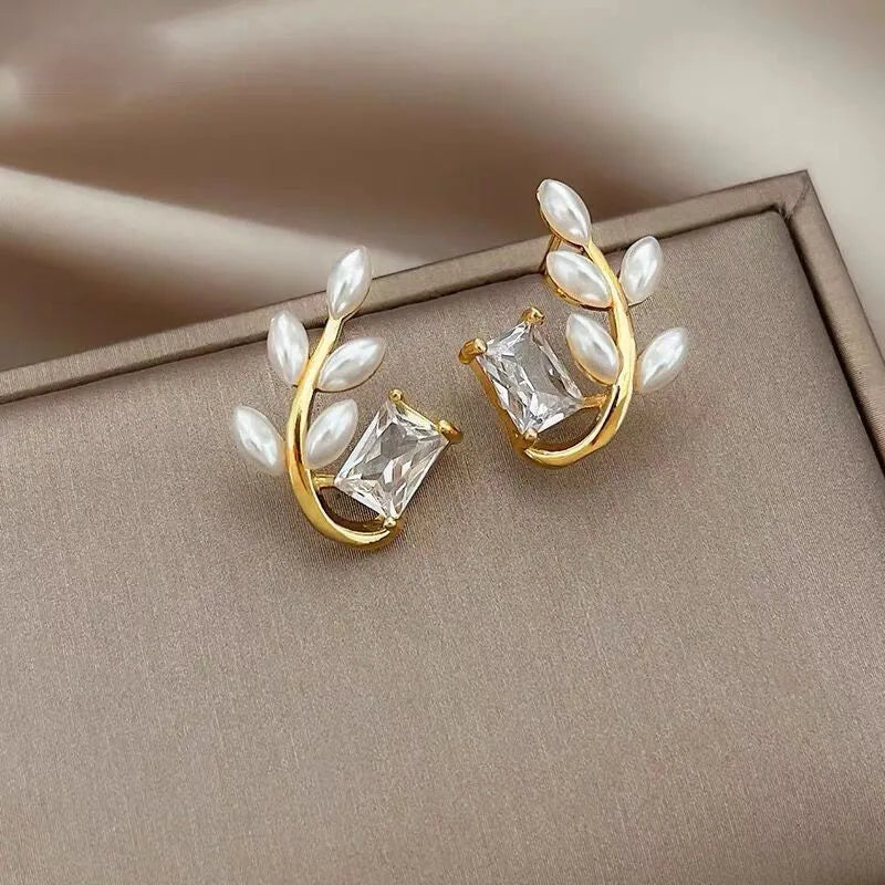 2024 Korean New Simple Temperament Circle Pearl Earrings Fashion Small Versatile Earrings Women's Jewelry Vera Lux