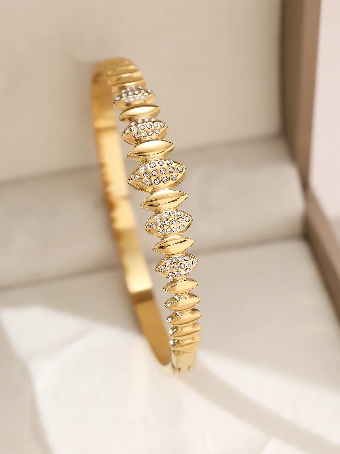 1pieces/set women's wedding jewelry party holiday Valentine's Day gift stainless steel bracelet plated with 18K gold bracelet Vera Lux