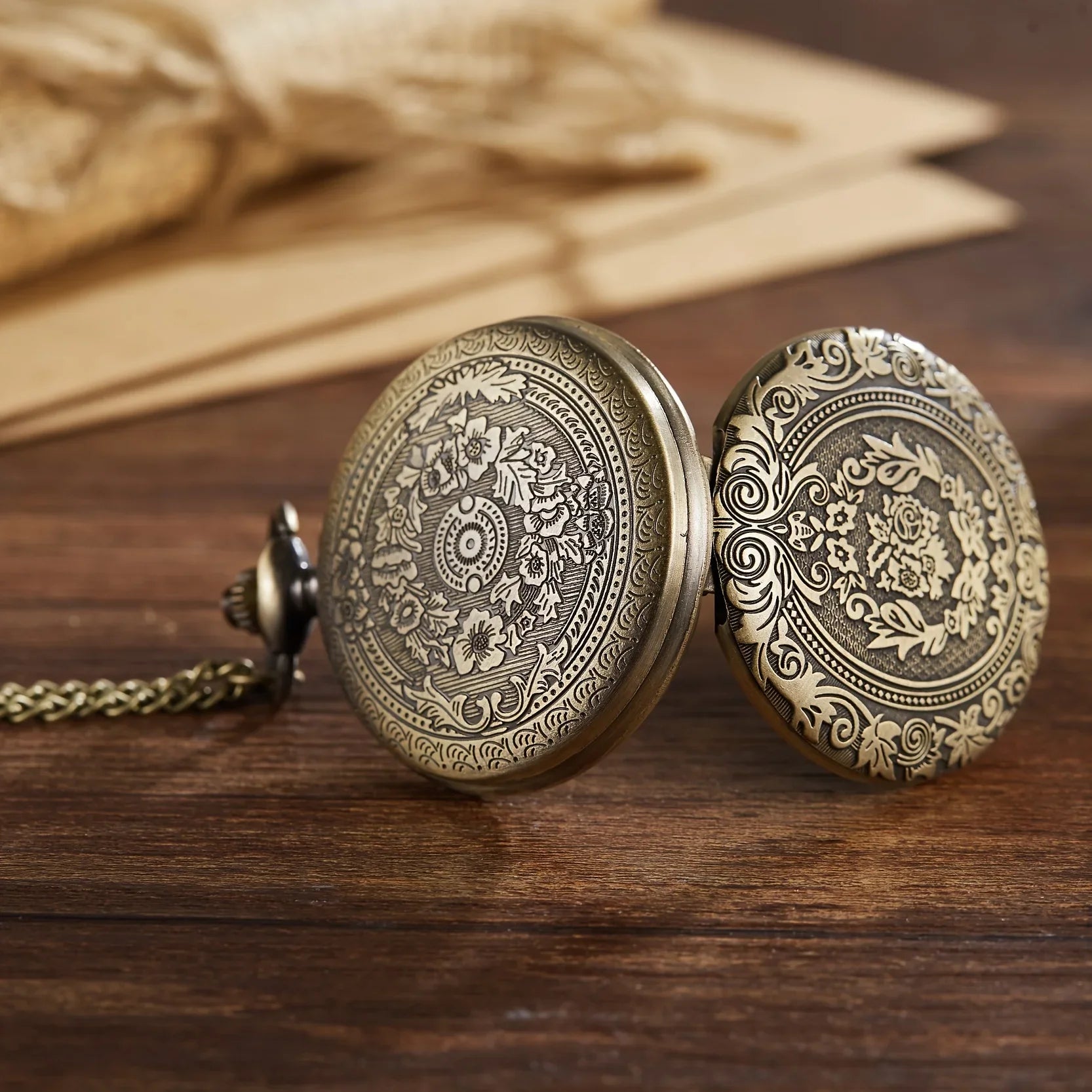 Retro nostalgic classical carved flip cover women men pocket watches necklaces hanging watches quartz suitable for giving gifts Vera Lux