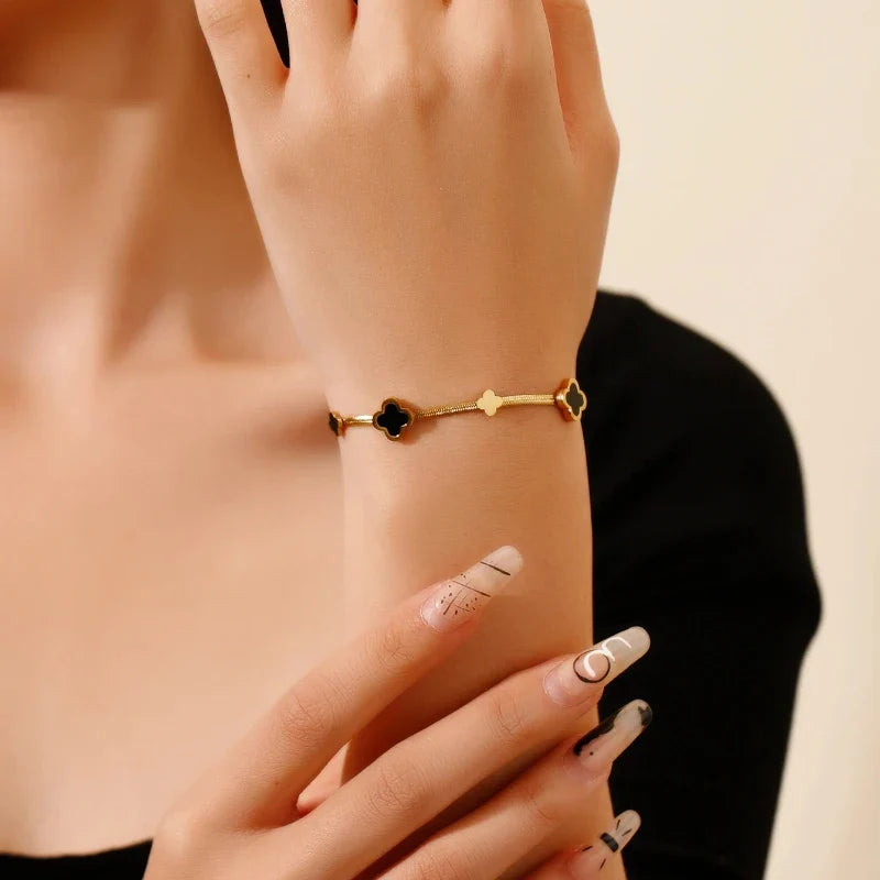 Europe And The United States Trend Fashion Simple Leaf Bracelet Women's Black Clover Bracelet Versatile Jewelry Vera Lux
