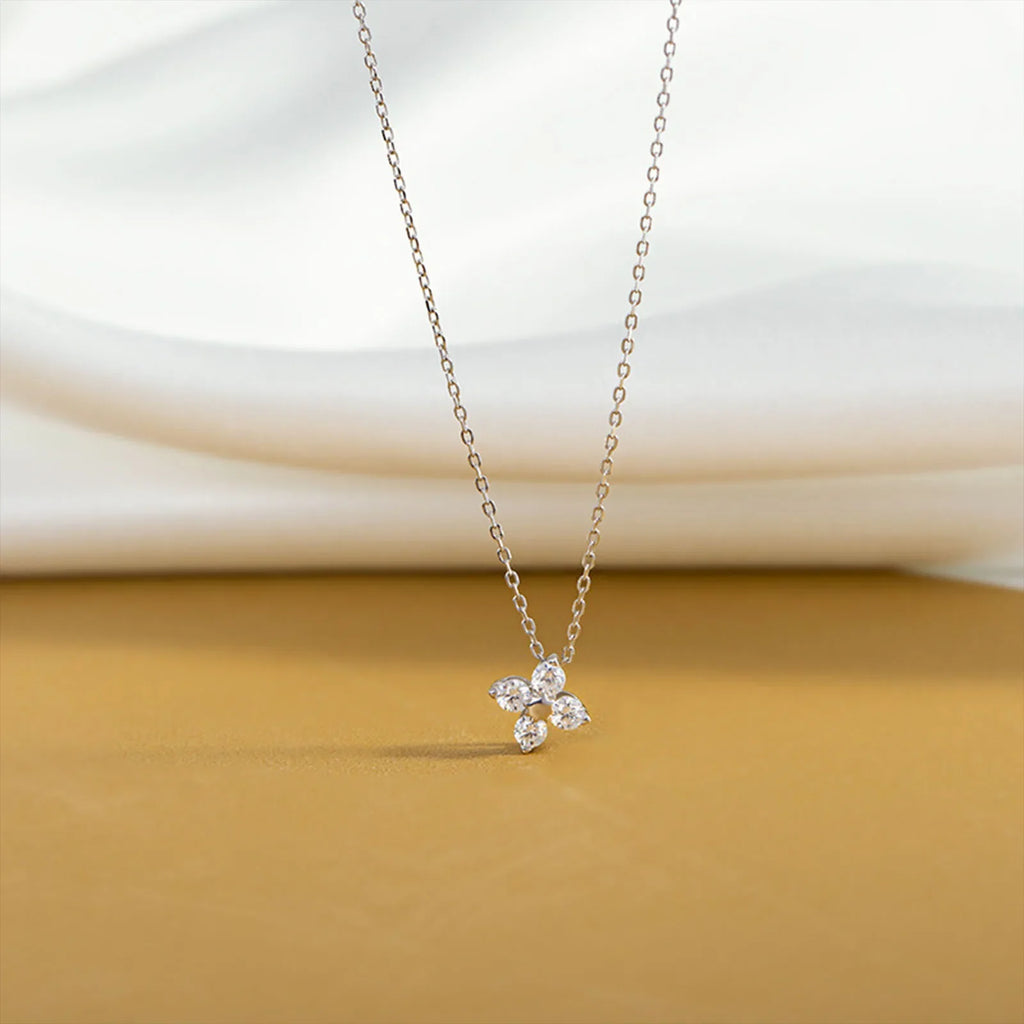 S925 Silver Lucky Four-leaf Clover Small Necklace for Women Clavicle Chain Luxury Minimalist Design Sensation Vera Lux