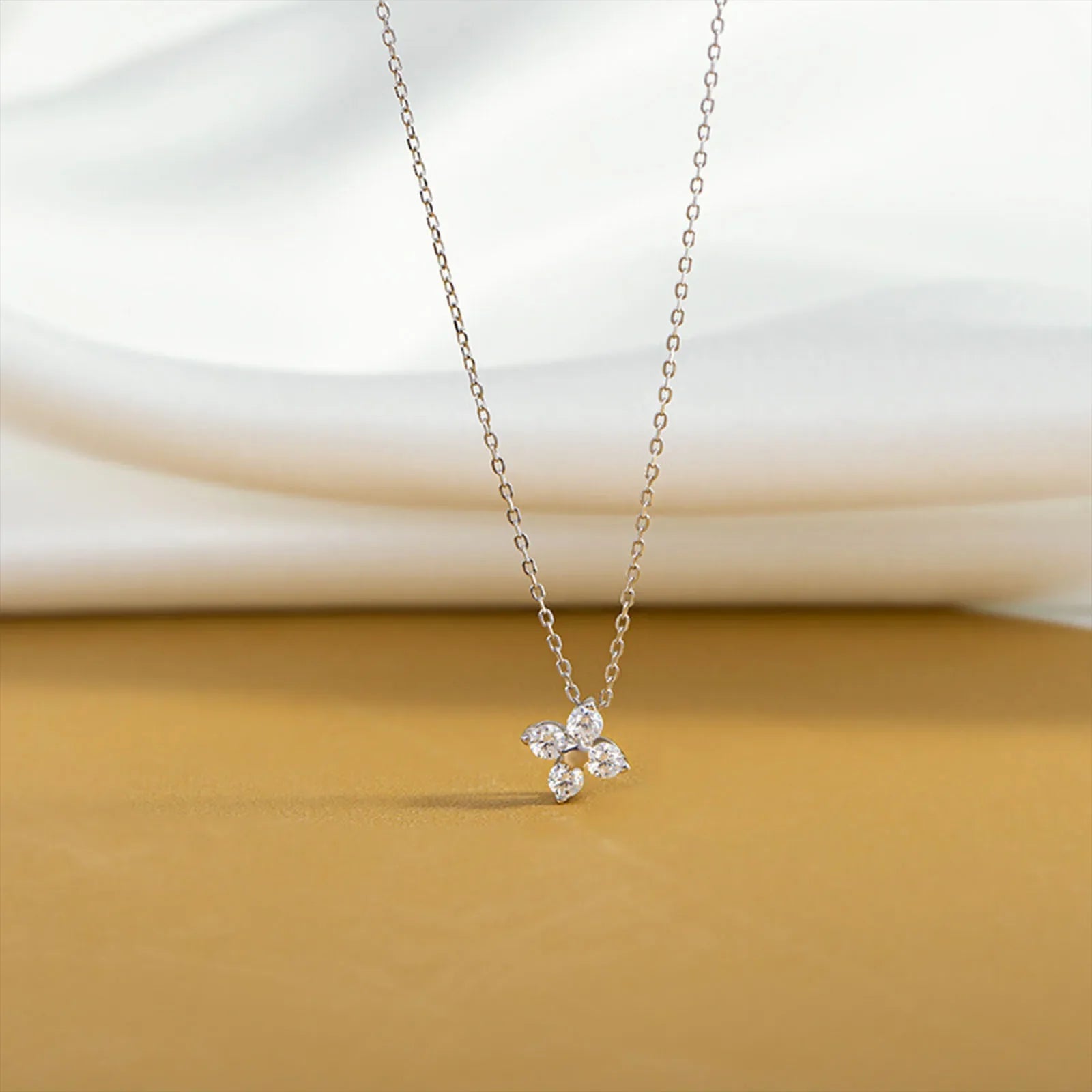 S925 Silver Lucky Four-leaf Clover Small Necklace for Women Clavicle Chain Luxury Minimalist Design Sensation Vera Lux