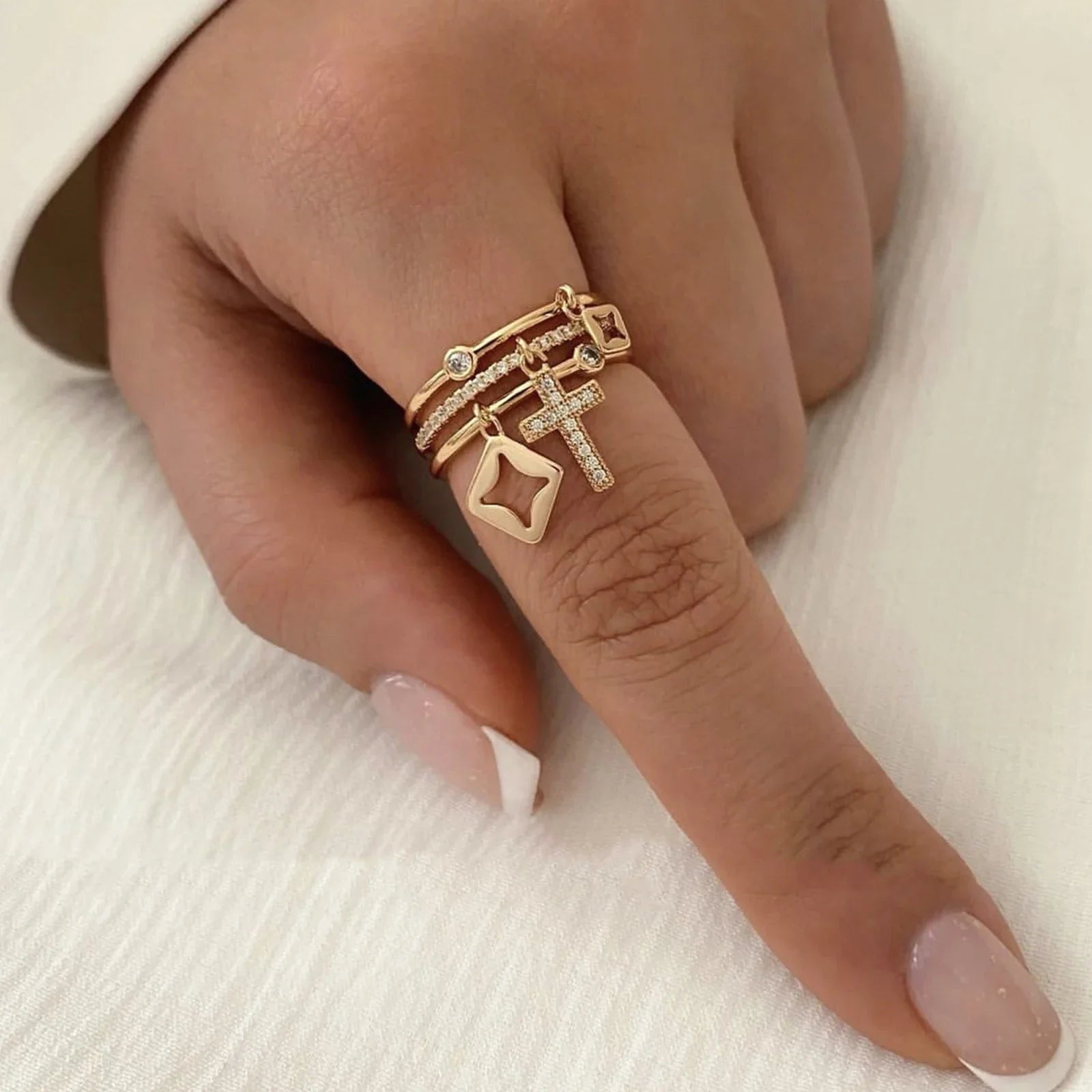 Nwe 18 K Gold Plated Sun Rings for Women Natural Stone Inlaid in Hollow Metal Texture Ring Trendy Jewelry Vera Lux