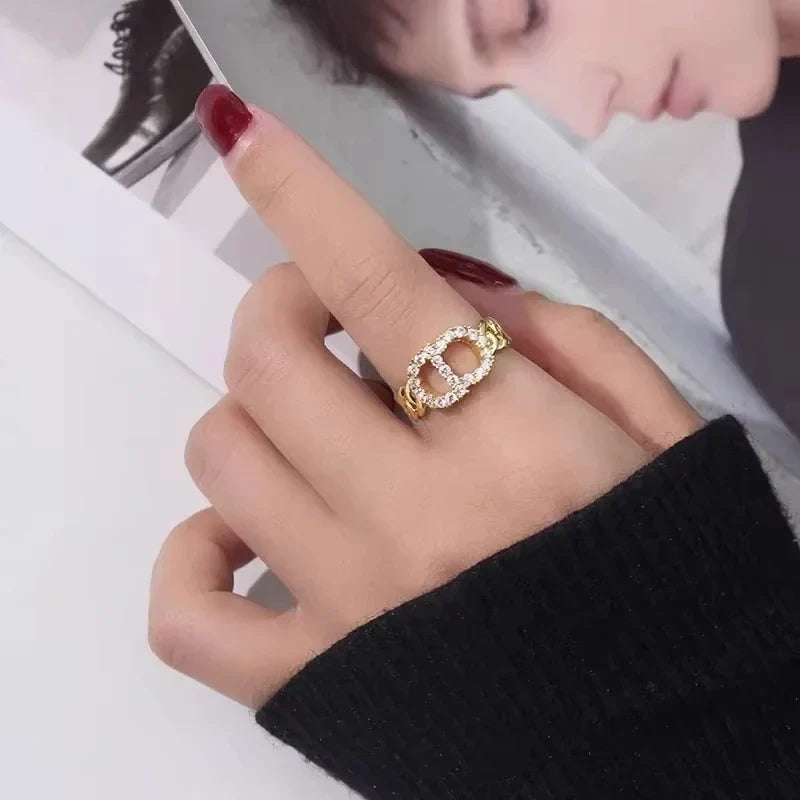 The Korean simple pig-nose ring is versatile, simple and light luxury with a slight zirconium setting Vera Lux