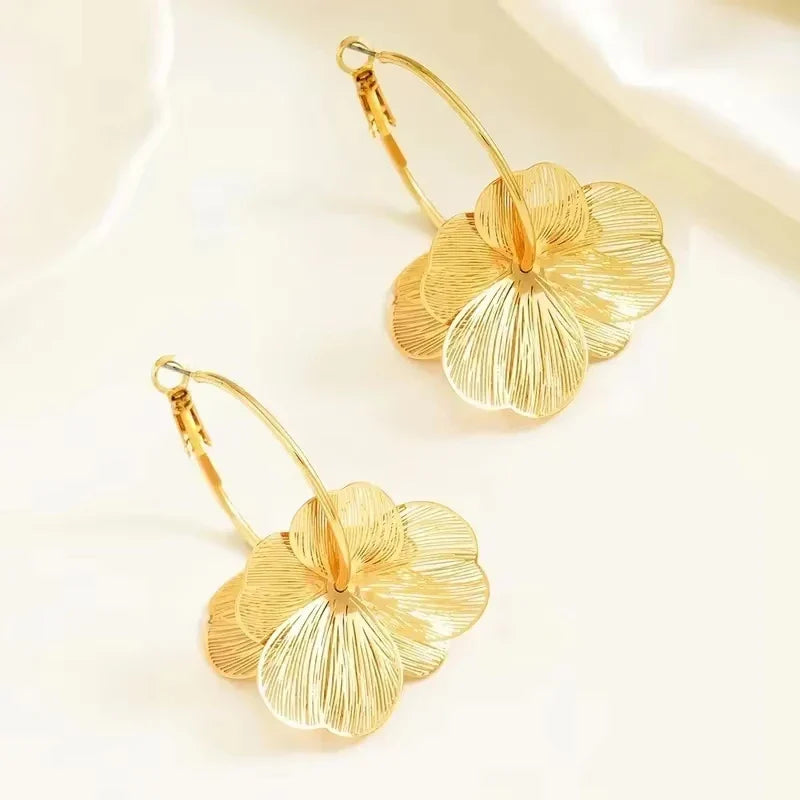 Exquisite Butterfly Flower Pendant Earrings Golden Vintage Earring Fashion Wedding Party Jewelry Accessories Vera Lux