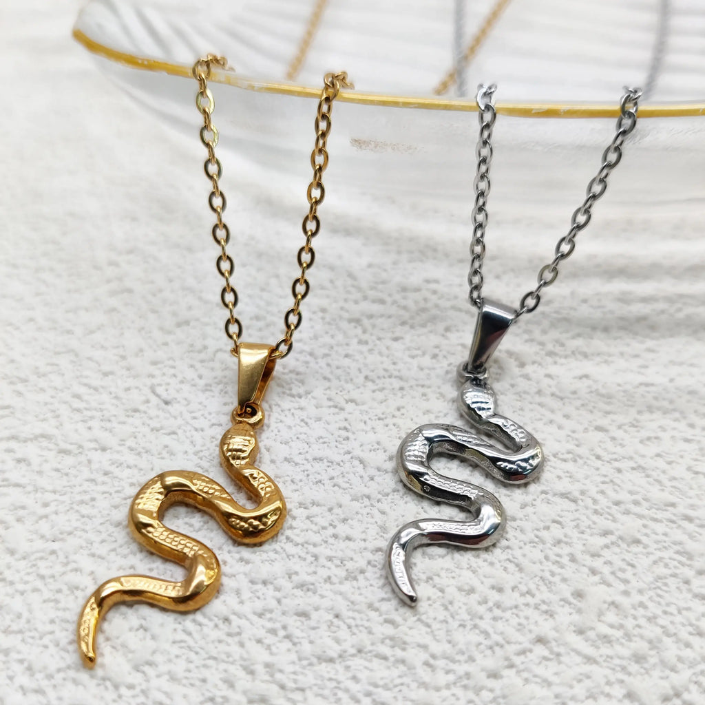 Stainless Steel Snake Pendant Necklace - 18K Gold Plated Simple Design dijes de acero inoxidabl, Animal Jewelry for Men & Women Vera Lux