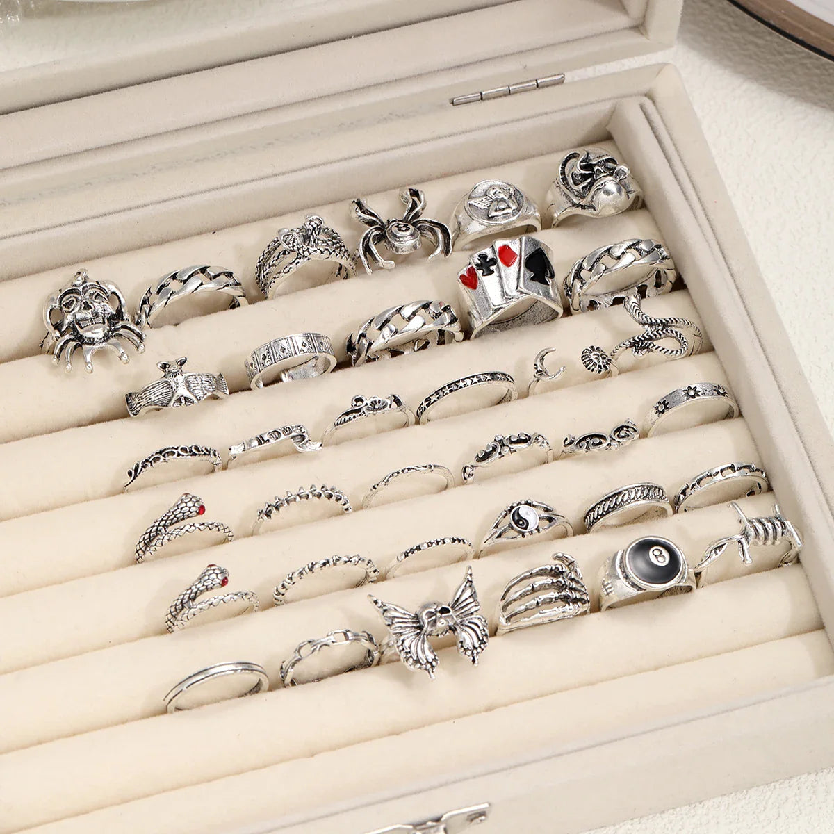35 Pcs Gothic Ring Set for Men Women Trendy Joker Face Devil Smile Face Finger Ring For Daily Outfits Party Accessories Gifts Vera Lux