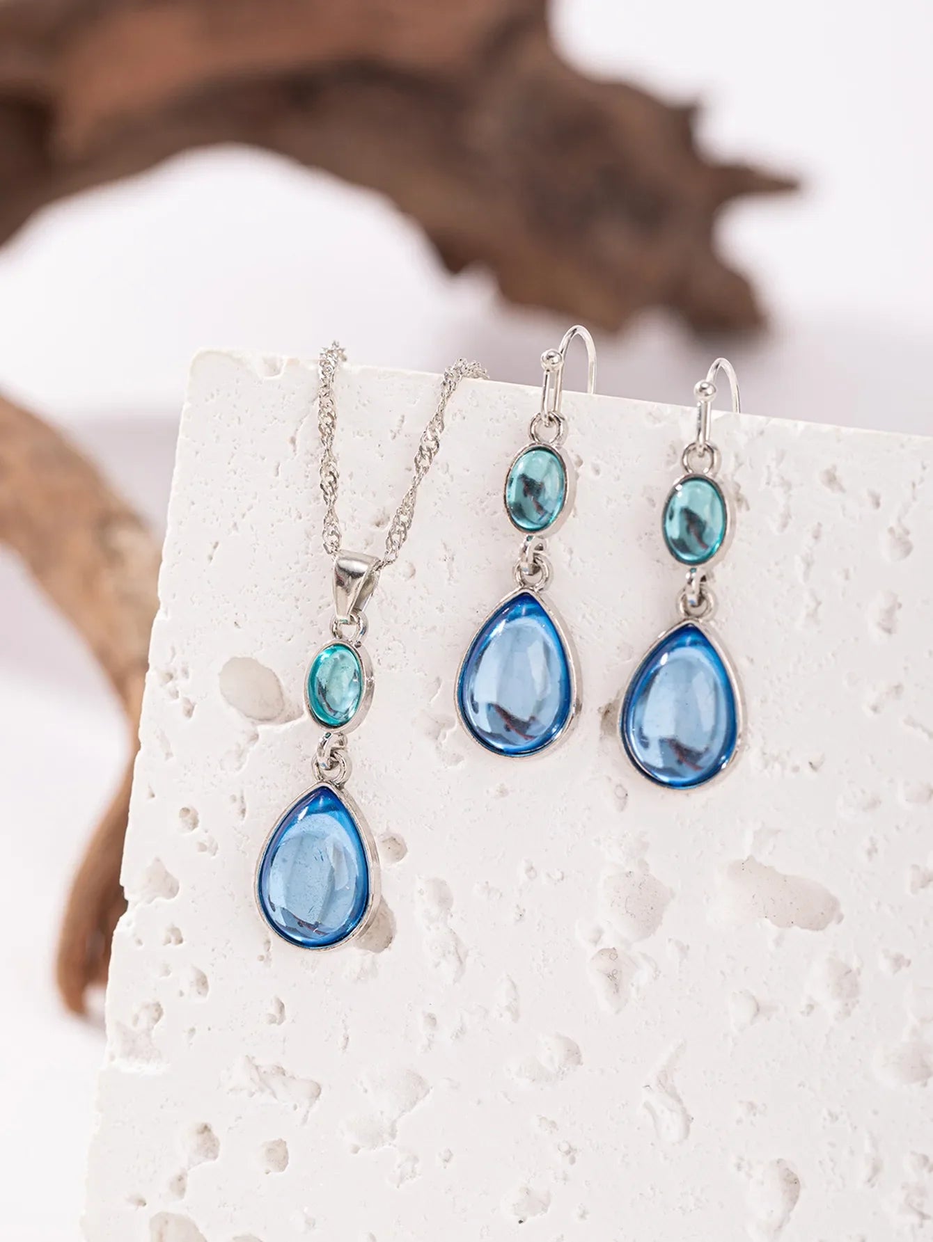 Fashionable Water Droplet Shaped Artificial Synthetic Blue Stone Hanging Earrings For women's Birthday Custom Jewelr Vera Lux