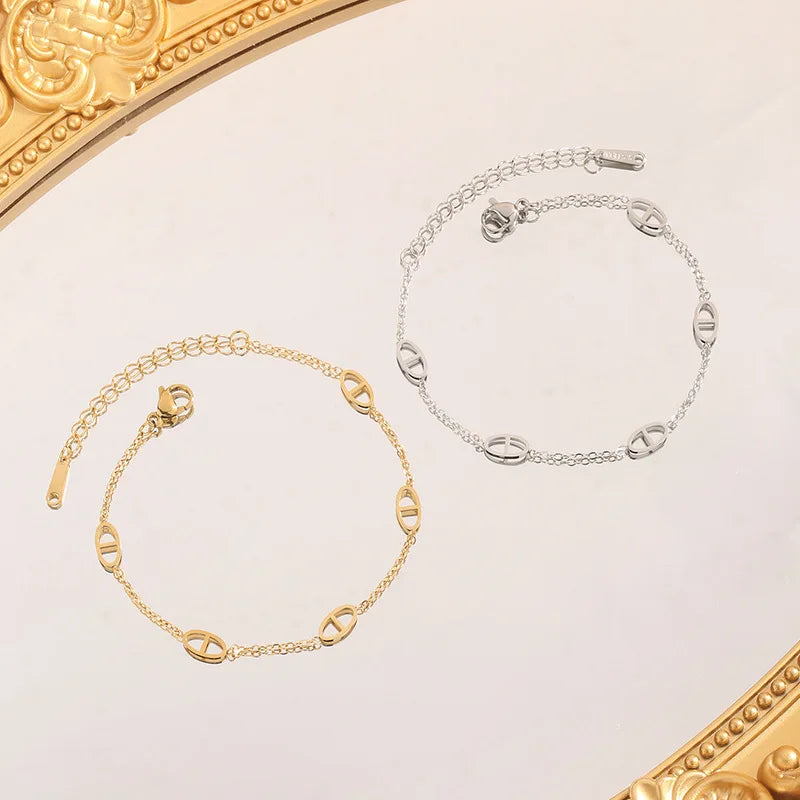 Fashionable Titanium Steel Pig Nose Bracelet Versatile Luxury Design Couple's Hand Chain Stylish Accessory for All Occasions Vera Lux