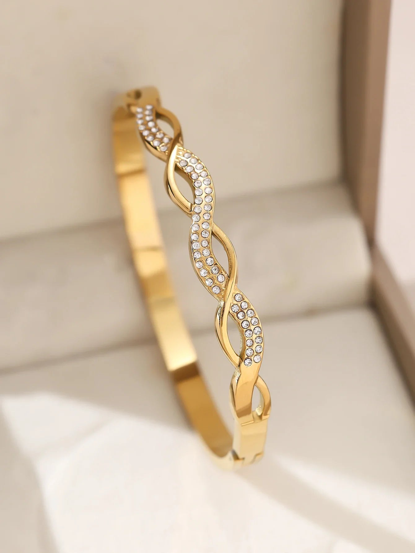 1pieces/set women's wedding jewelry party holiday Valentine's Day gift stainless steel bracelet plated with 18K gold bracelet Vera Lux