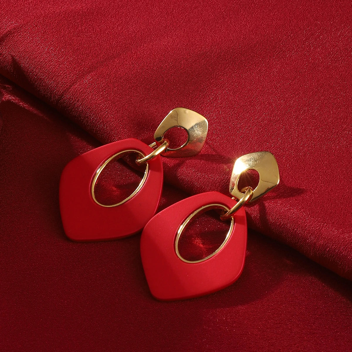Red Color Women Dangle Earrings Geometric Pendants Gold Color Metal Hook Earrings Long Hang Earrings pendientes fashion jewelry Vera Lux