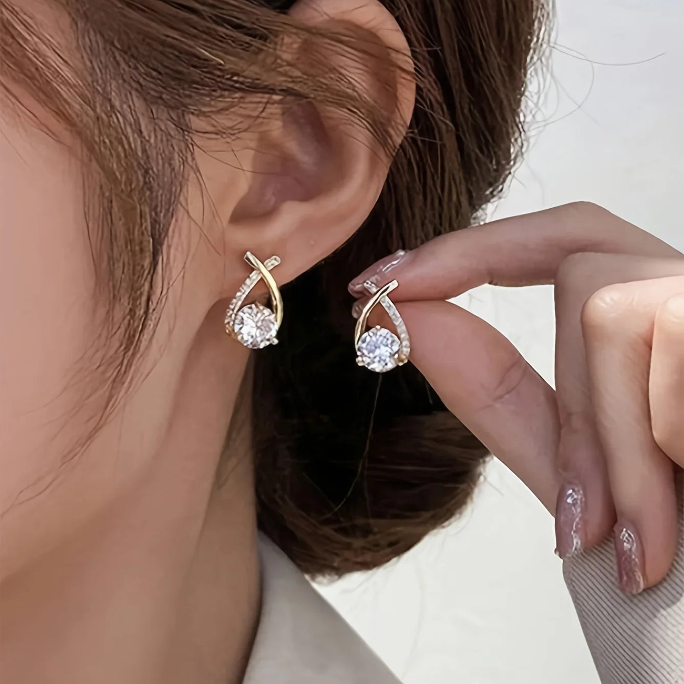 1 pair of luxurious and fashionable twisted S925 silver droplet cube earrings for decoration Vera Lux