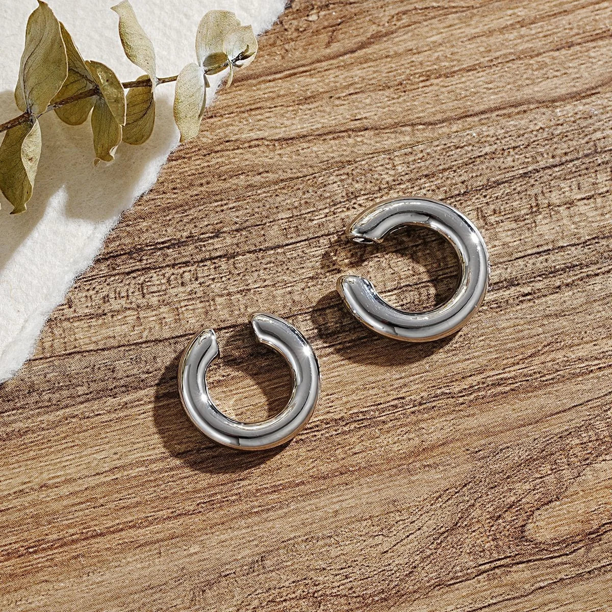 Fashion Smooth Circle C Shape Clip Earrings For Women Lightweight Non-Piercing Cartilage Ear Cuff Daily Wear Jewelry Gifts 2025 Vera Lux