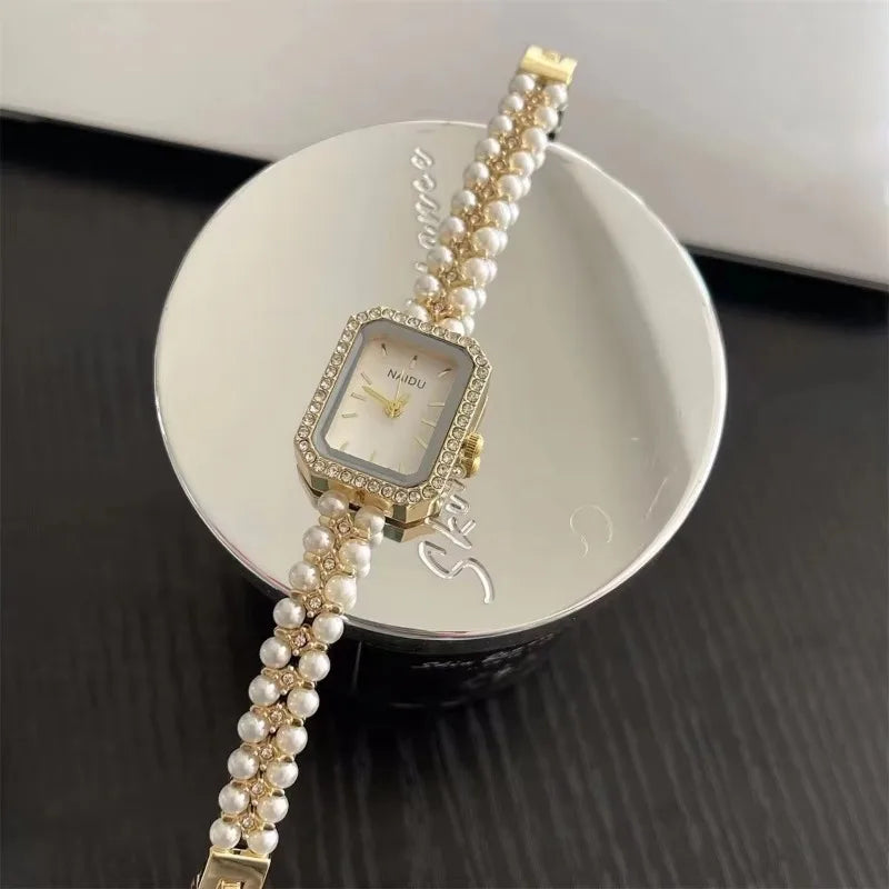 Luxury Women Bracelet Watch Fashion Small Square Dial Ladies Vintage Shell Pearls Chain Quartz Wristwatch Female Clock Wholesale Vera Lux