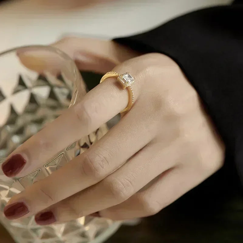 Hot Sales Fashion Retro Zircon Ring Simple Gold Color Acrylic Crystal Ring for Women Trendy Jewelry Accessories Adjustable Ring Femstylo