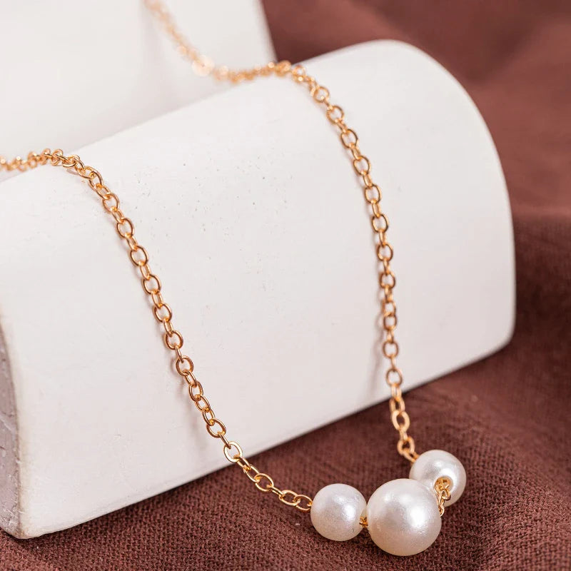 1Pcs Women's Gold Imitation Pearl Necklace Simple Luxurious Exquisite Gold Collarbone Chain Niche Style Daily Accessories Vera Lux