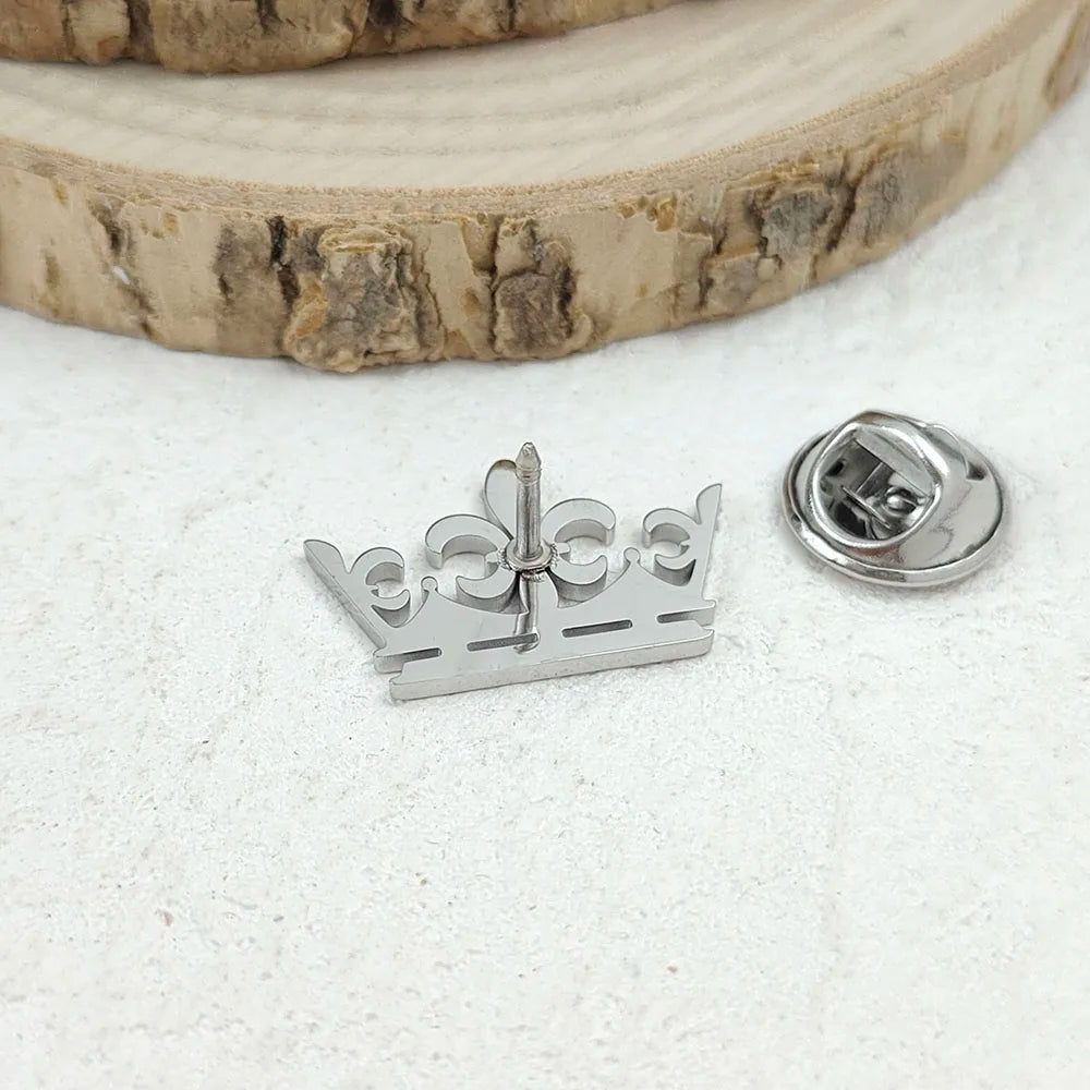 New crown gold-plated stainless steel badge, suit lapel pin, gold-plated men's brooch, business clothing matching Vera Lux