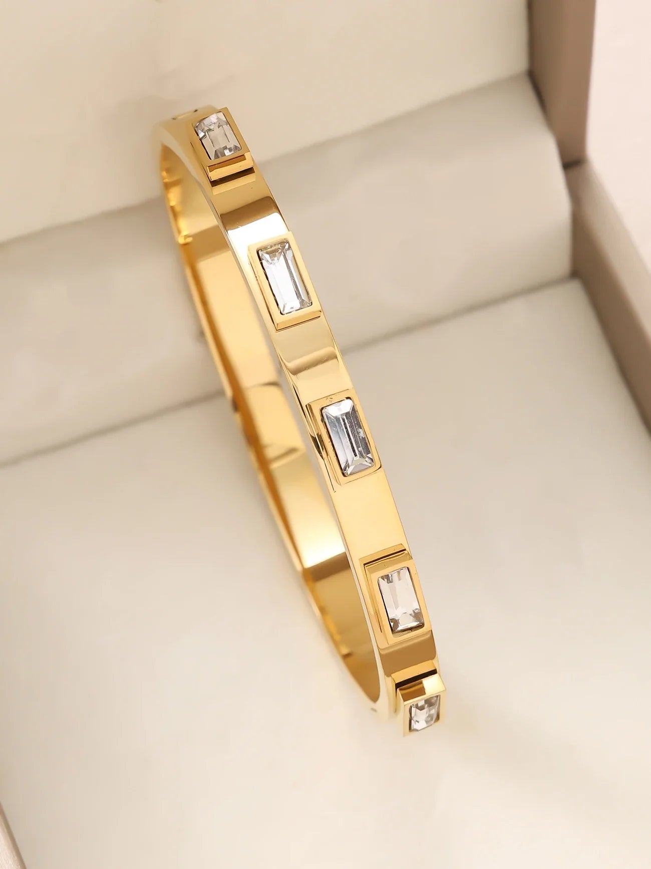 Fashionable Women's 18K Gold-Plated Stainless Steel Stackable Bracelet Never Fading Gold-Plated Stainless Steel Jewelry Accessor Vera Lux