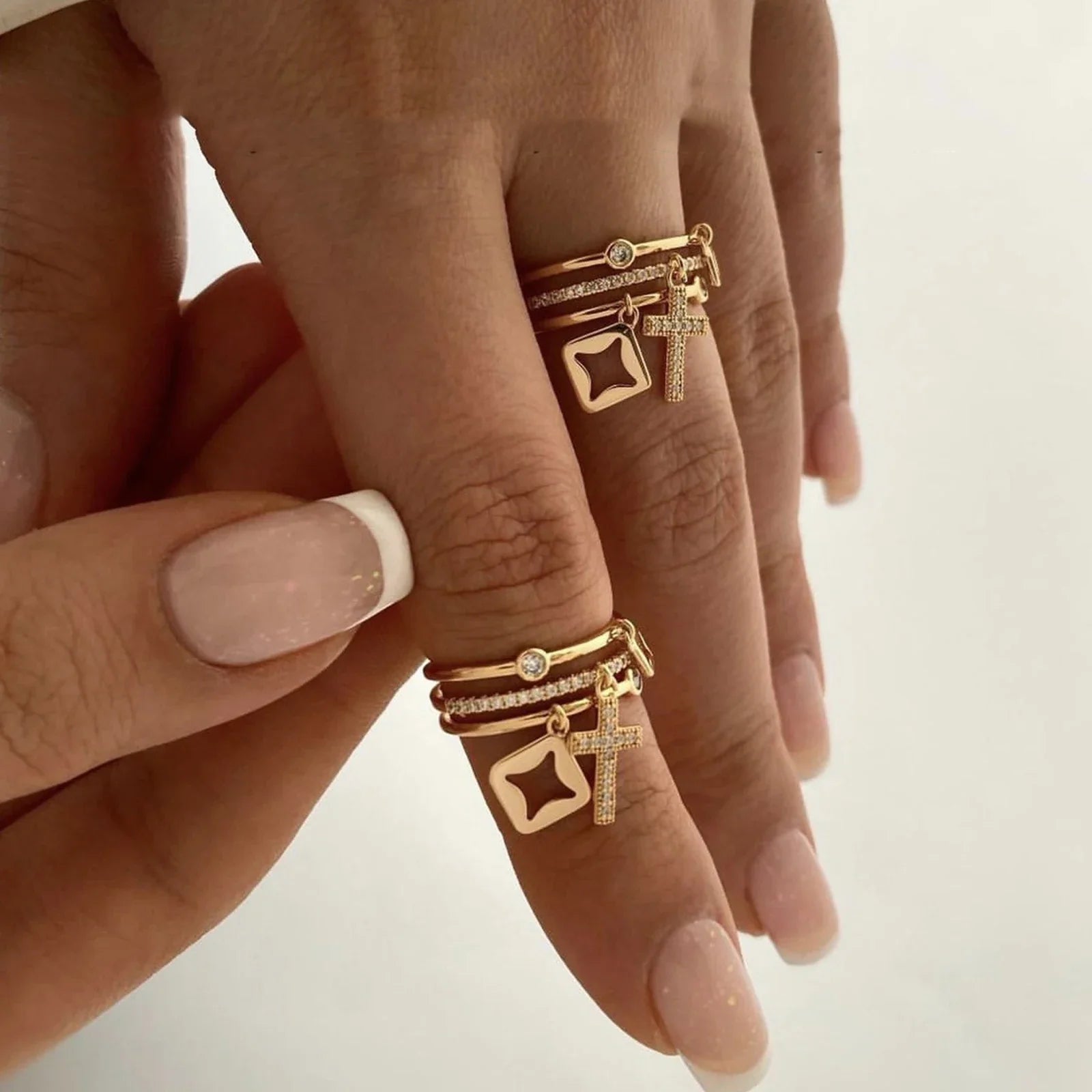 Nwe 18 K Gold Plated Sun Rings for Women Natural Stone Inlaid in Hollow Metal Texture Ring Trendy Jewelry Vera Lux