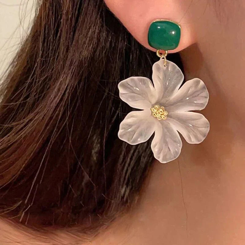 Obega White Flower Charm Square Metal Green Epoxy Drop Earrings For Women Bohemia Romantic Camellia Flower Dangle Earring Luxury Vera Lux