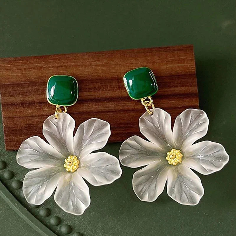 Obega White Flower Charm Square Metal Green Epoxy Drop Earrings For Women Bohemia Romantic Camellia Flower Dangle Earring Luxury Vera Lux