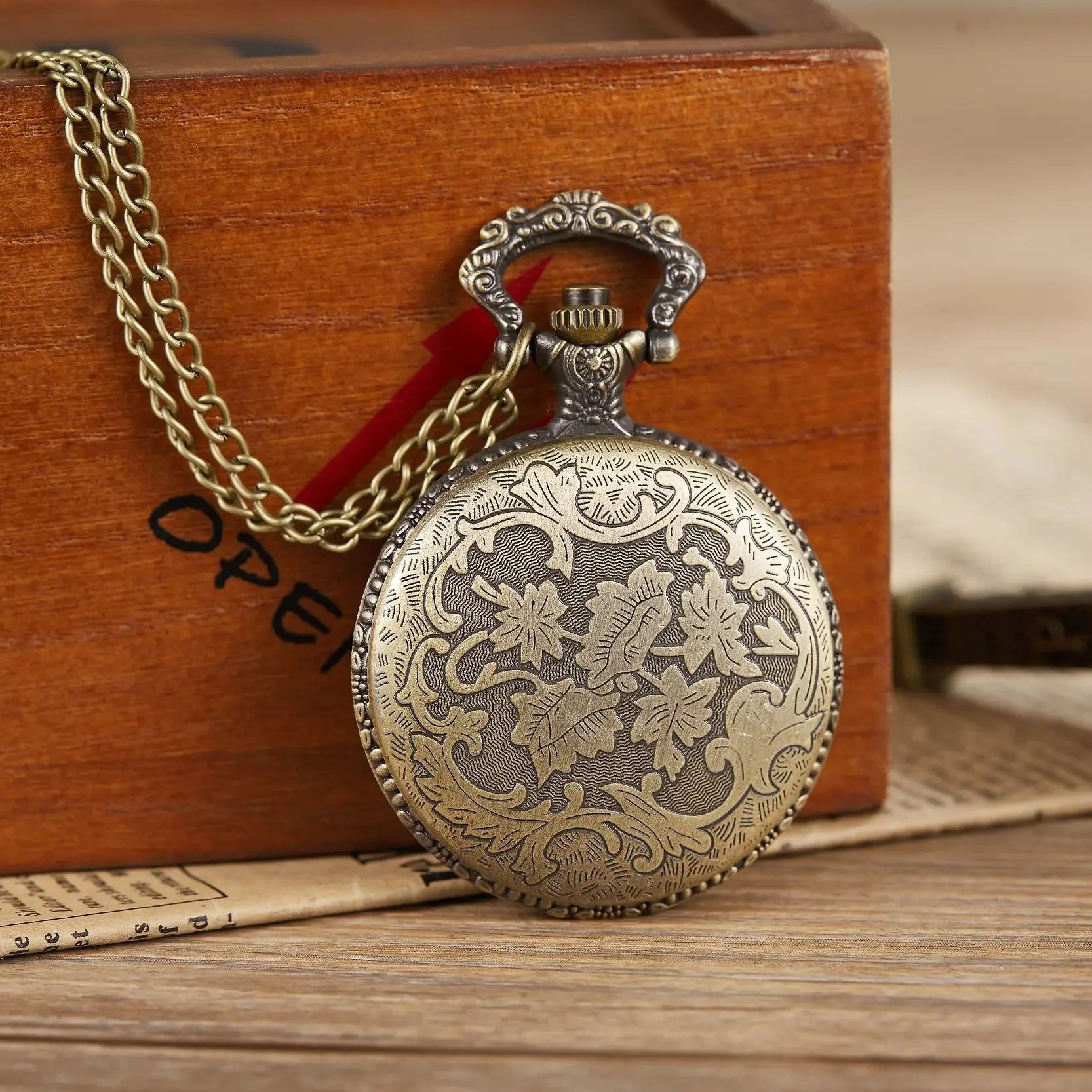 Vintage Classic Quartz Pocket Watch Exquisite Carved Roman Numeral Chain Pendant Men Women Pocket Watches reloj de bolsillo Vera Lux