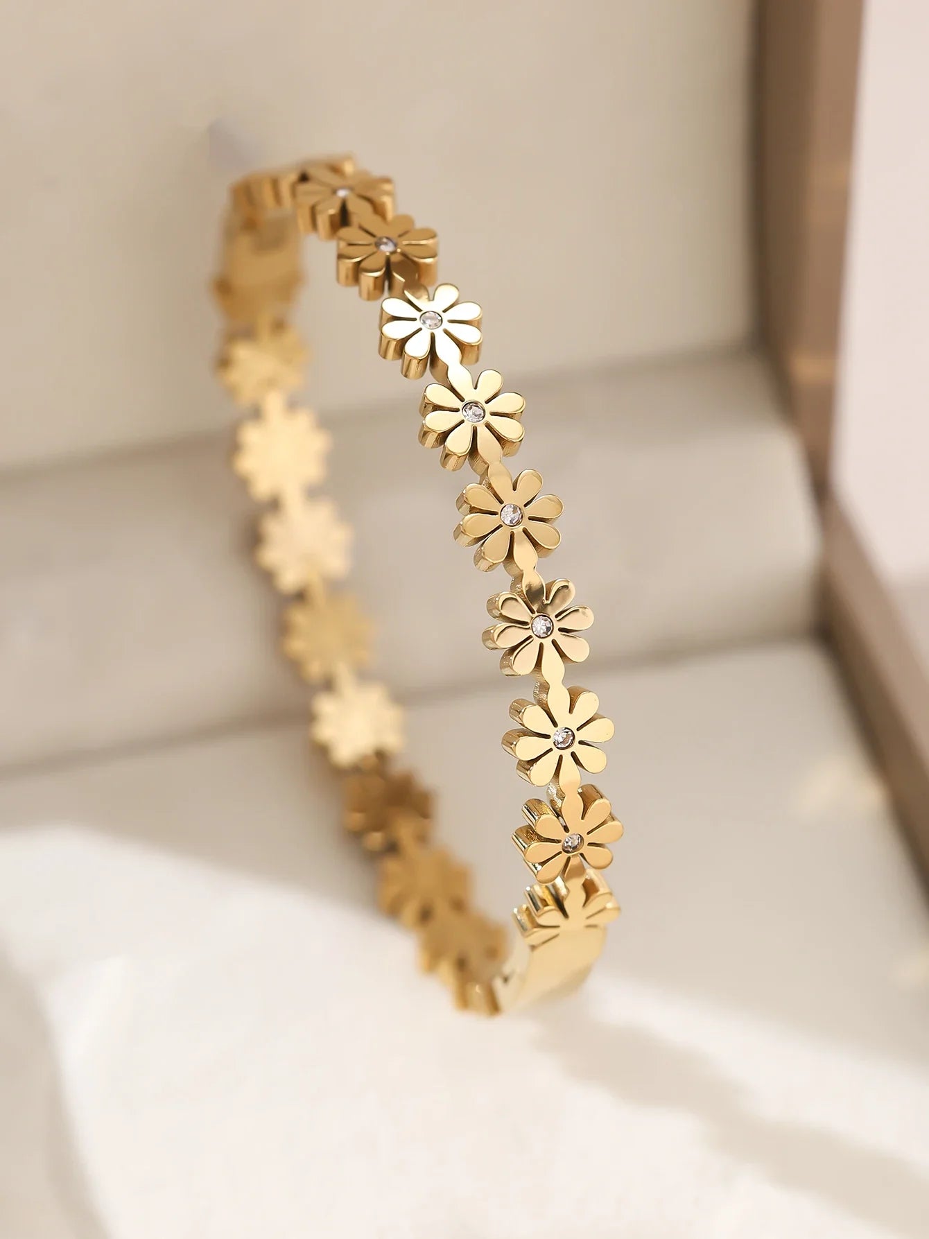1pieces/set women's wedding jewelry party holiday Valentine's Day gift stainless steel bracelet plated with 18K gold bracelet Vera Lux
