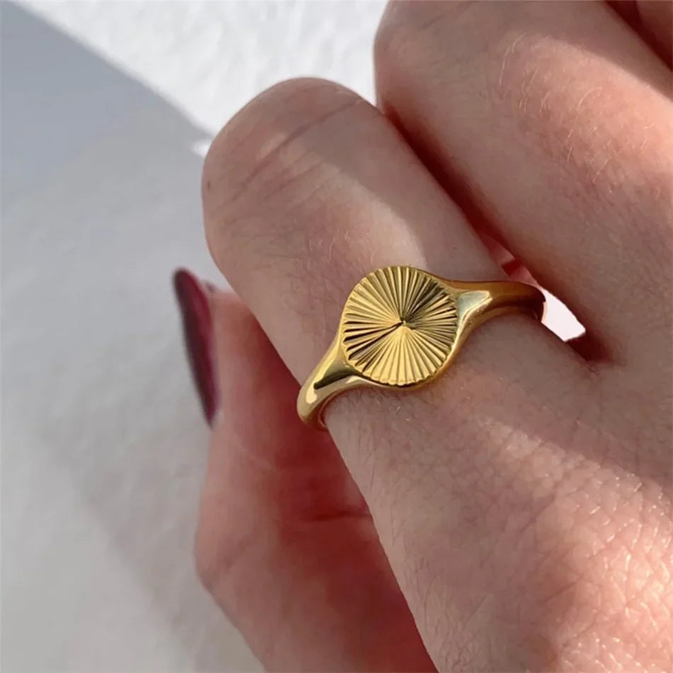 High Quality Wave Rings for Women Minimalist Dainty Rays Texture Circle Ring Stainless Steel Signet Chunky Dome Ring Jewelry Vera Lux