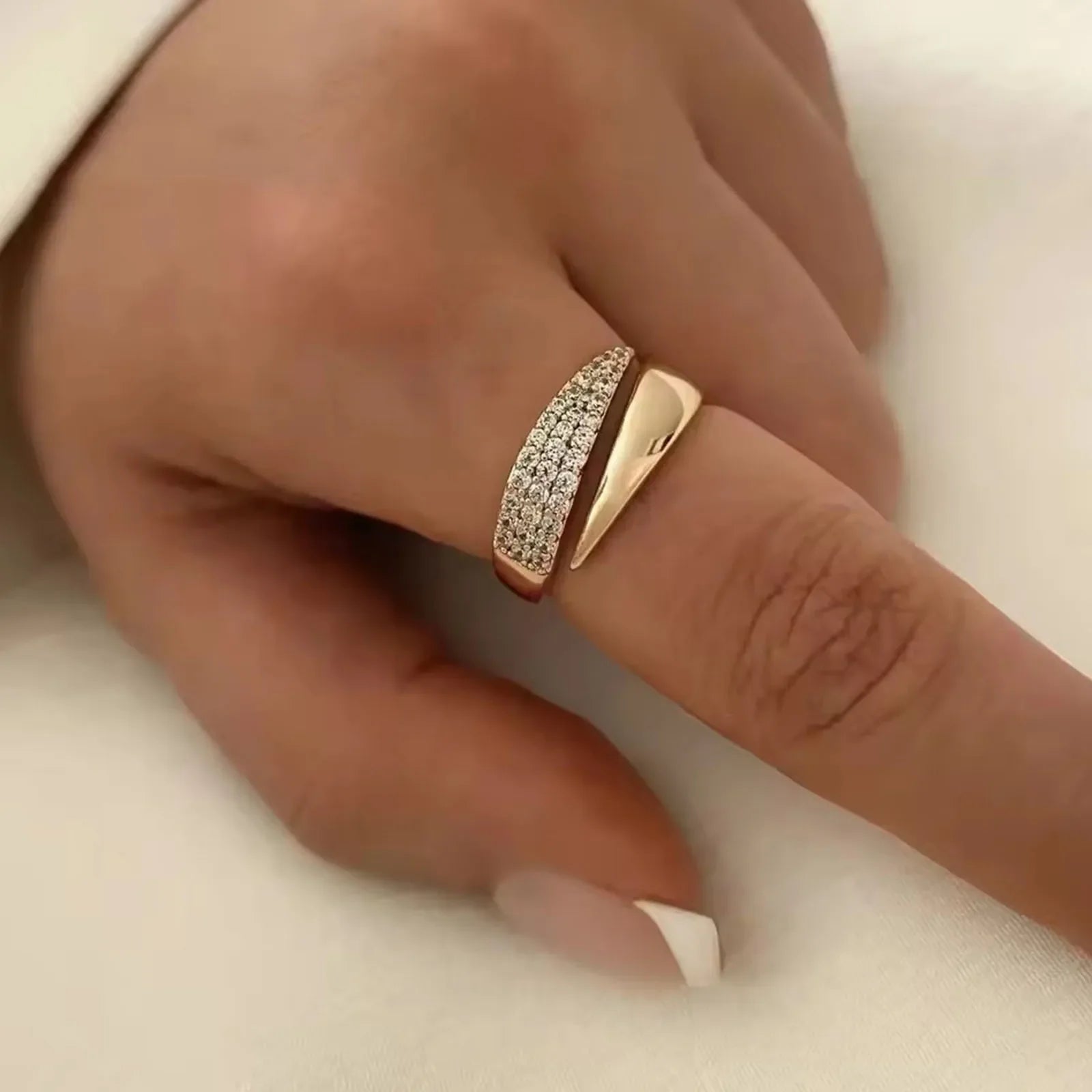 18 K Gold Plated Sun Rings for Women Natural Stone Inlaid in Hollow Metal Texture Ring Trendy Jewelry Vera Lux