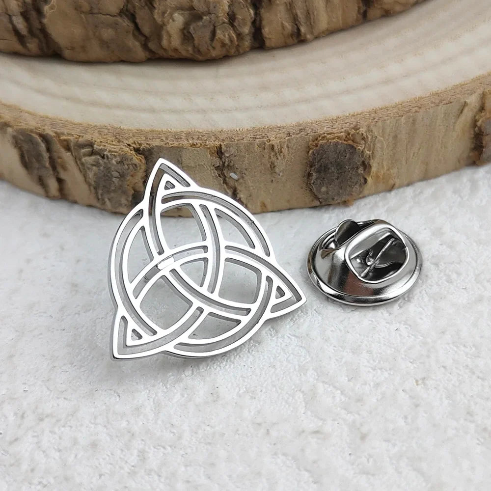 New round Celtic knot men's lapel pin, stainless steel gold-plated badge, black brooch for suit accessories, gift for father Vera Lux