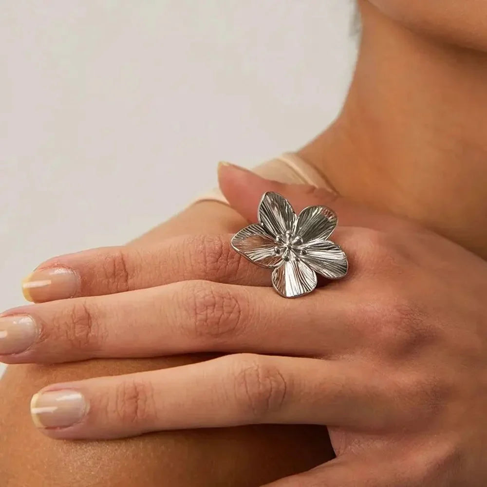 Elegant Stainless Steel Big Bloom Flower Rings For Women Gold Color Sun Starfish Open Ring Finger Jewelry Wedding Her Gift Punk Vera Lux