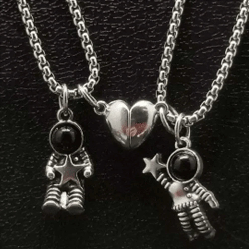 Fashion Spaceman Magnetic Attraction Couple Necklaces Friendship Jewelry Astronaut Magnet Lovers Necklace for Women Men Gift Vera Lux