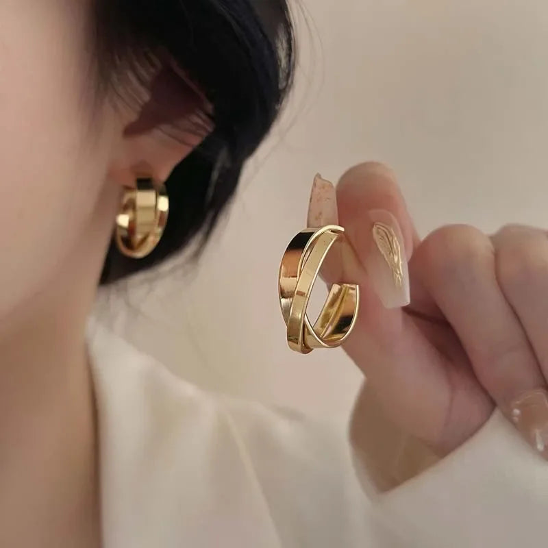 Gold Color Twisted Metal Hoop Earrings Punk Silver Color Geometric Circular Hoop Earrings Simple Design Y2K Fashion Jewelry Vera Lux