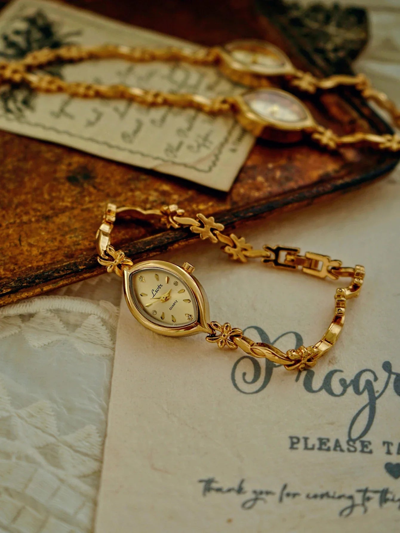 1 Piece of New French Retro Gold Small Dial Women's Watch, Fashionable, Simple, Luxurious, Elegant, Compact and Waterproof Bracelet, Women's Quartz Watch, Suitable for Decorative Wrists for Daily Wear, Dinner and Other Occasi Vera Lux