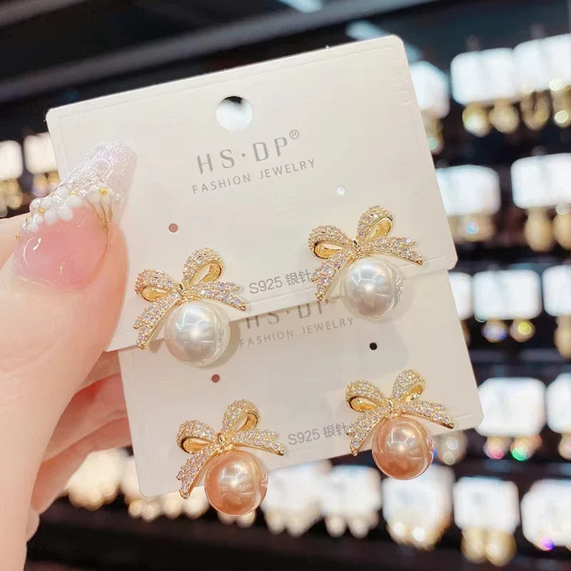 1par Micro Set Zircon Bow Pearl Pendant Earrings 2025 New Design Jewelry For Womens and Girls Fashion Ear Accessories Vera Lux