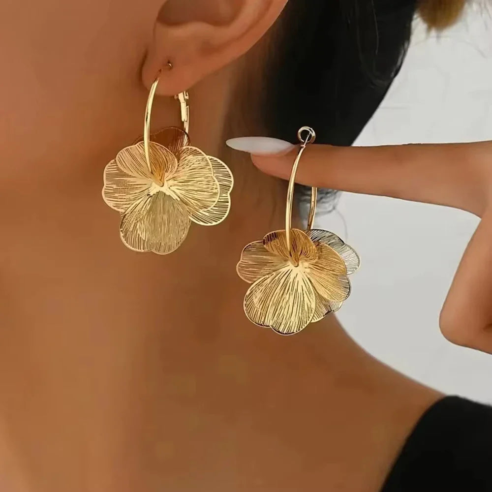 Exquisite Butterfly Flower Pendant Earrings Golden Vintage Earring Fashion Wedding Party Jewelry Accessories Vera Lux