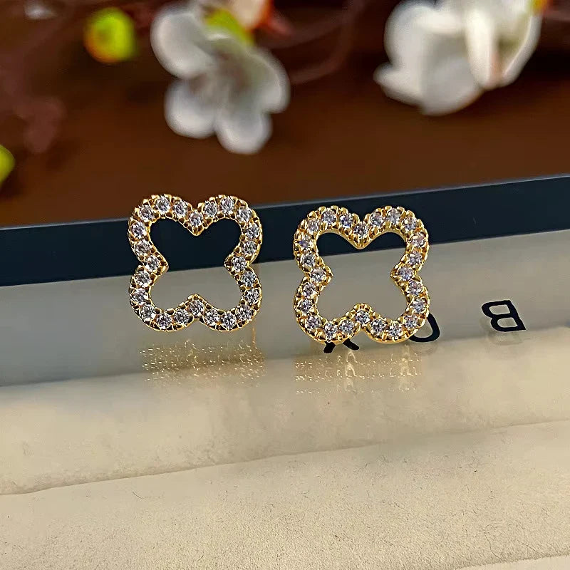 New Fashion Leaf Hollow Zircon Stud Earrings for Women Elegant Niche Triple Flower Earrings Party Jewelry Gift Vera Lux