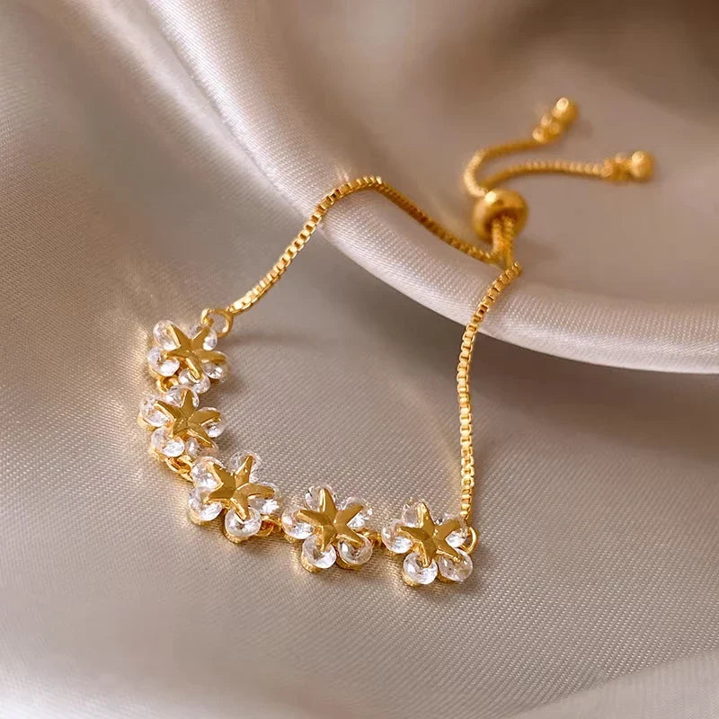 Exquisite Rhinestone Bracelet Ladies Fashion Stars Flower Charm Wristlet Bracelets Gold Color Adjustable Bangle Wedding Jewelry Vera Lux