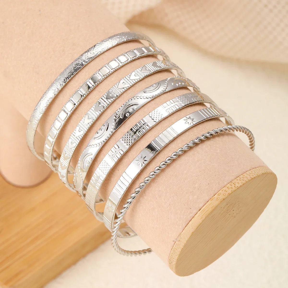 7Pcs/Set Vintage Elegant Rhombus Heart Twist Design Bangle Bracelet Gold Color Smooth Bracelets Set For Women Charm Jewelry Gift Vera Lux