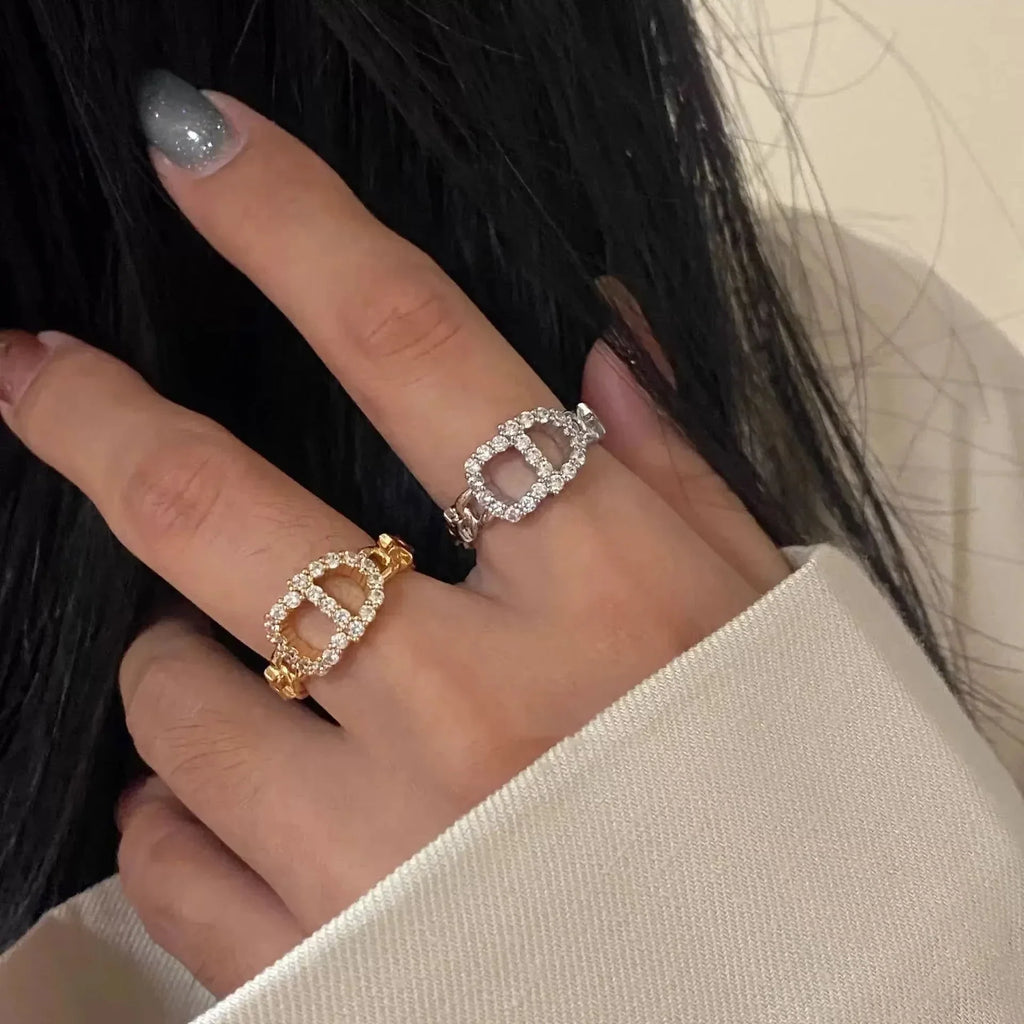 The Korean simple pig-nose ring is versatile, simple and light luxury with a slight zirconium setting Vera Lux