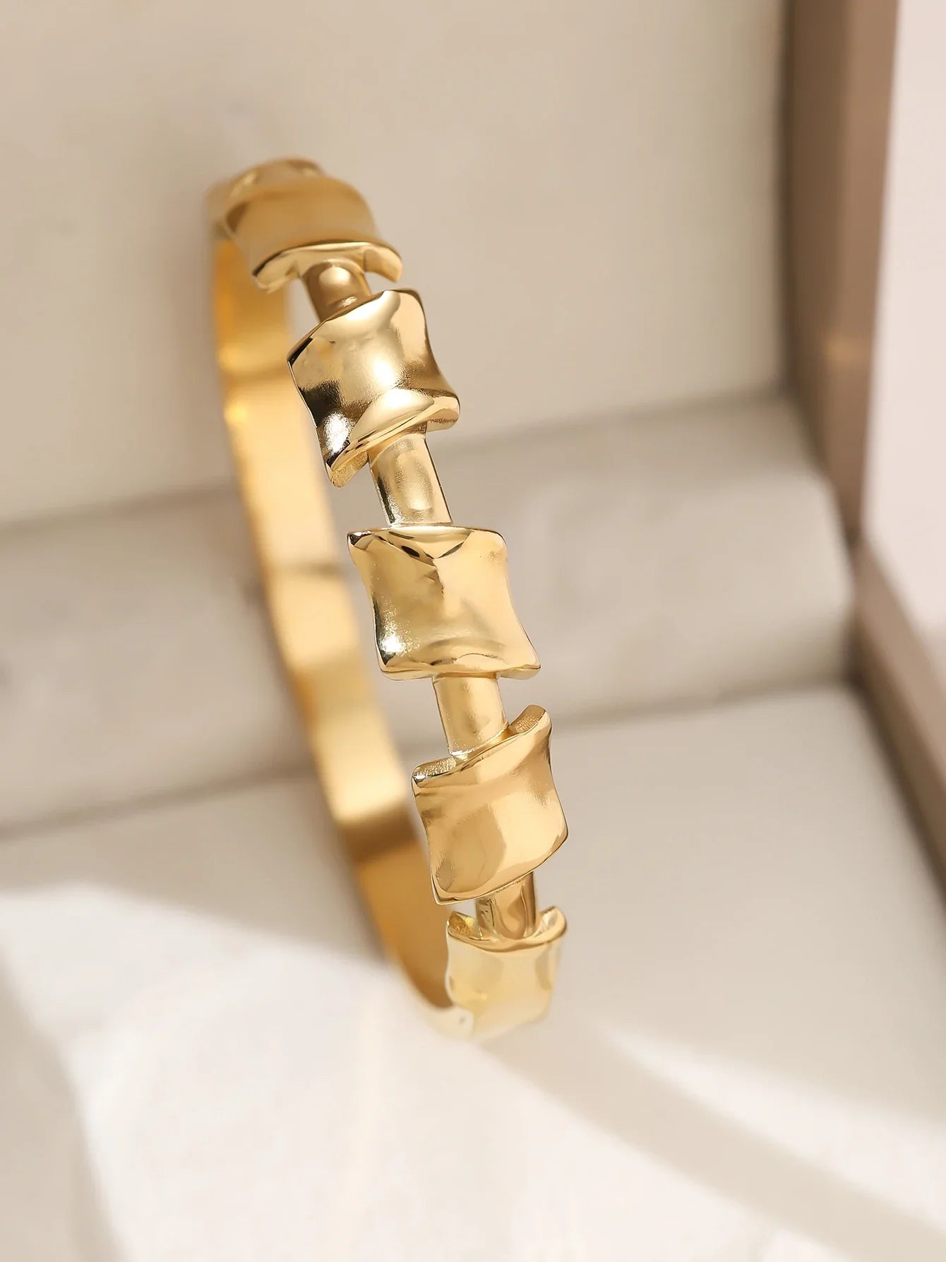 18K gold-plated stainless steel non fading gold bracelet - durable and fashionable jewelry accessory, suitable for holiday gifts Vera Lux
