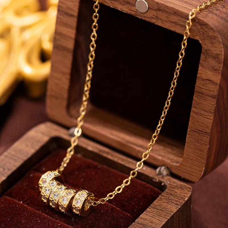 1pcs Gold Five Round Perforated Pendant Necklace Women's Trendy Minimalist Jewelry Versatile Adjustable Necklace Pendant Vera Lux