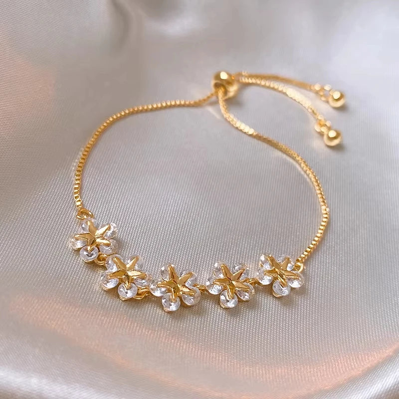 Exquisite Rhinestone Bracelet Ladies Fashion Stars Flower Charm Wristlet Bracelets Gold Color Adjustable Bangle Wedding Jewelry Vera Lux