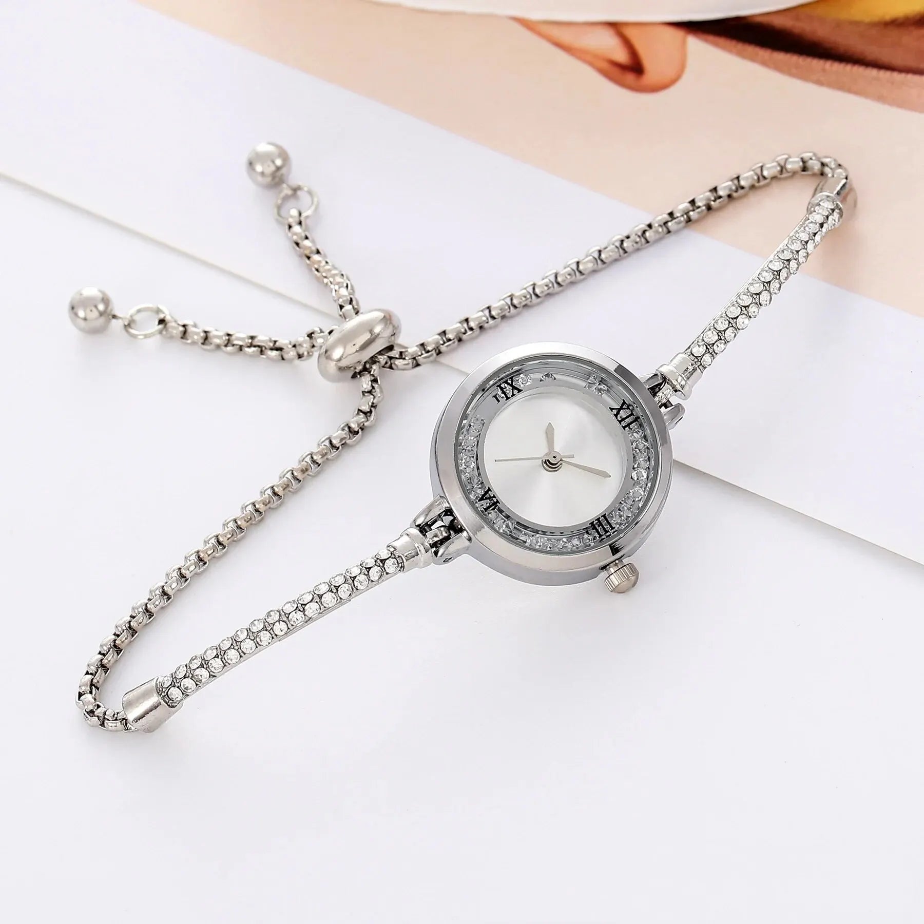 2024 Fashion Women's Wristwatch Gold Bracelet Small Dial Elegant Watch New Cute Women Steel Bracelet Watch Quartz Wristwatch Vera Lux